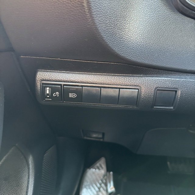 Used 2020 Toyota Corolla LE image 28