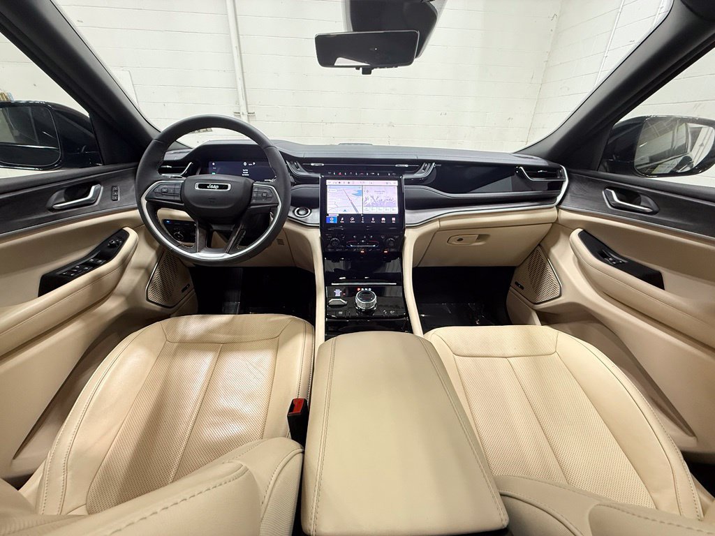 Used 2022 Jeep Grand Cherokee Limited 4xe w/ Luxury Tech Group II AWD/4WD image 35