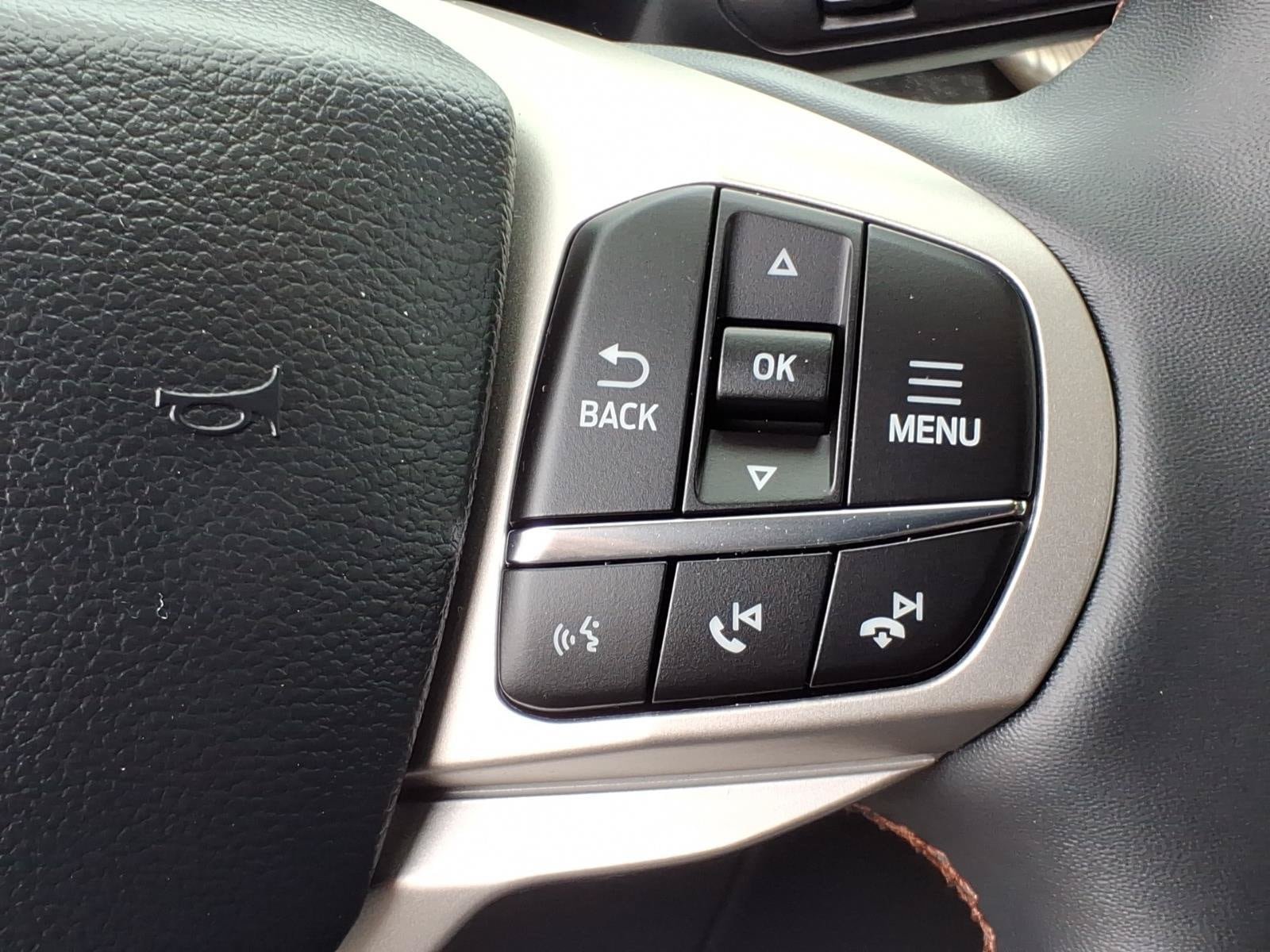 Used 2025 Ford Explorer Active AWD/4WD image 21