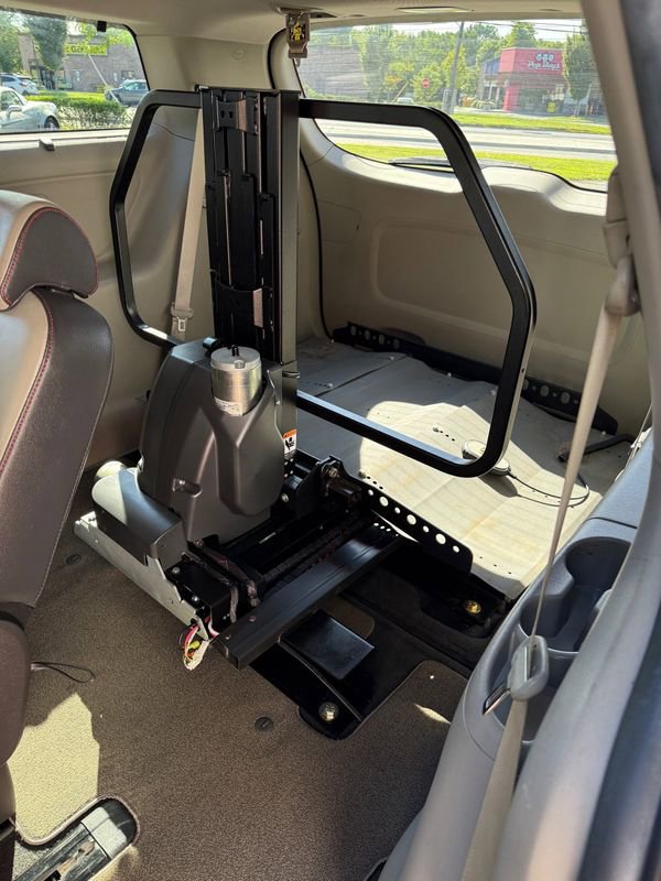 Used 2017 Kia Sedona LX w/ LX Essentials Premium Package image 12