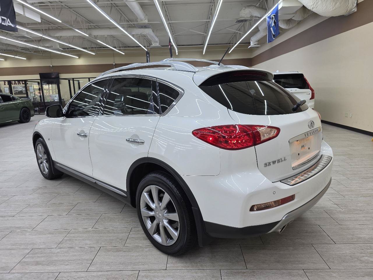 Used 2017 INFINITI QX50 2WD w/ Premium Plus Package image 8