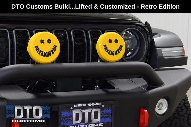 Used 2025 Jeep Wrangler Unlimited Rubicon w/ Convenience Group AWD/4WD image 9