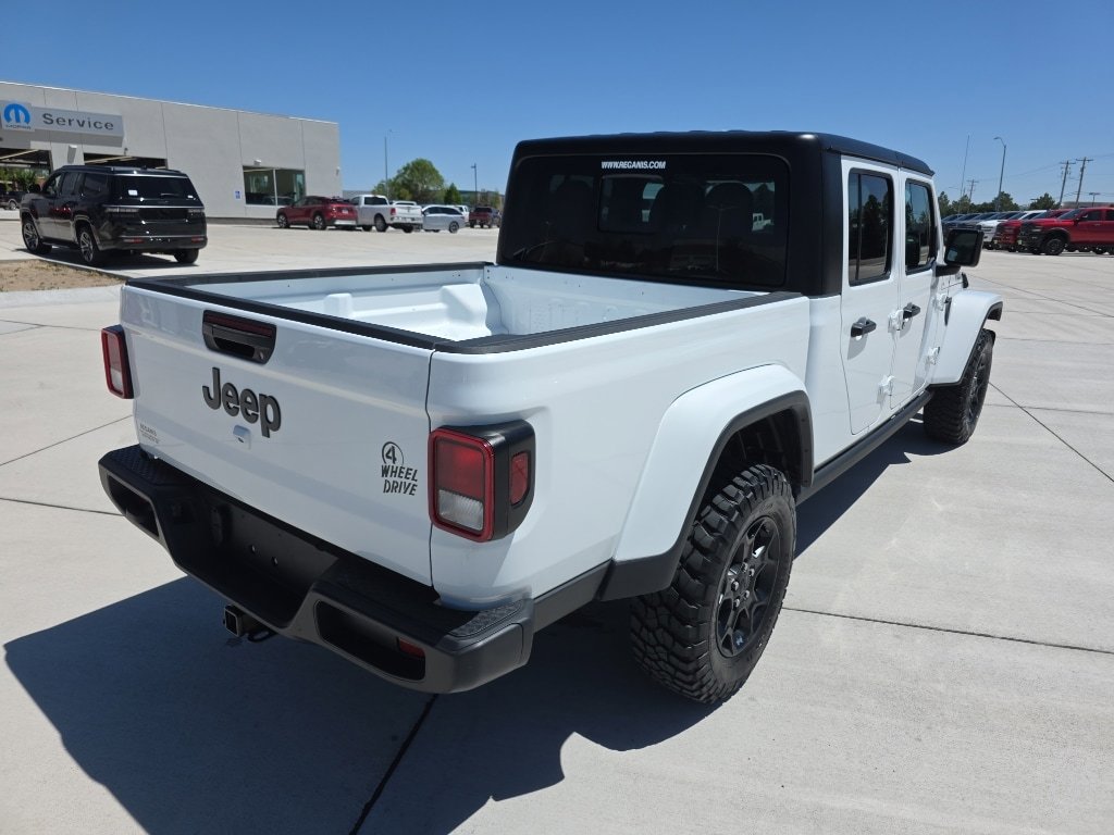Used 2023 Jeep Gladiator Sport AWD/4WD image 5