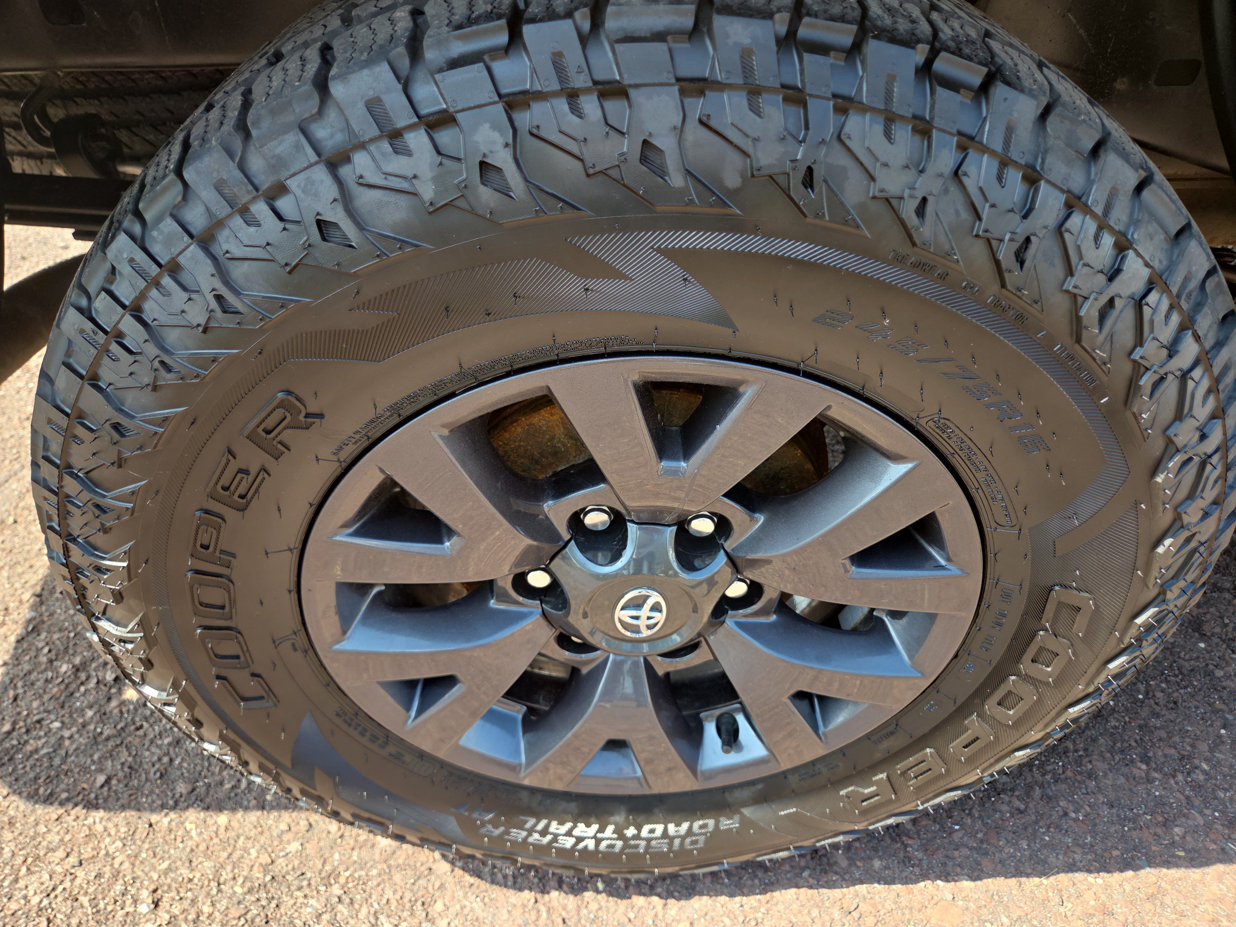 Certified 2023 Toyota Tacoma SR5 AWD/4WD image 10
