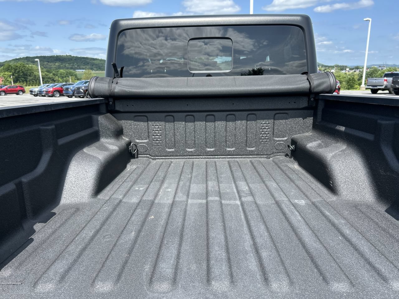 Used 2023 Jeep Gladiator Rubicon AWD/4WD image 9
