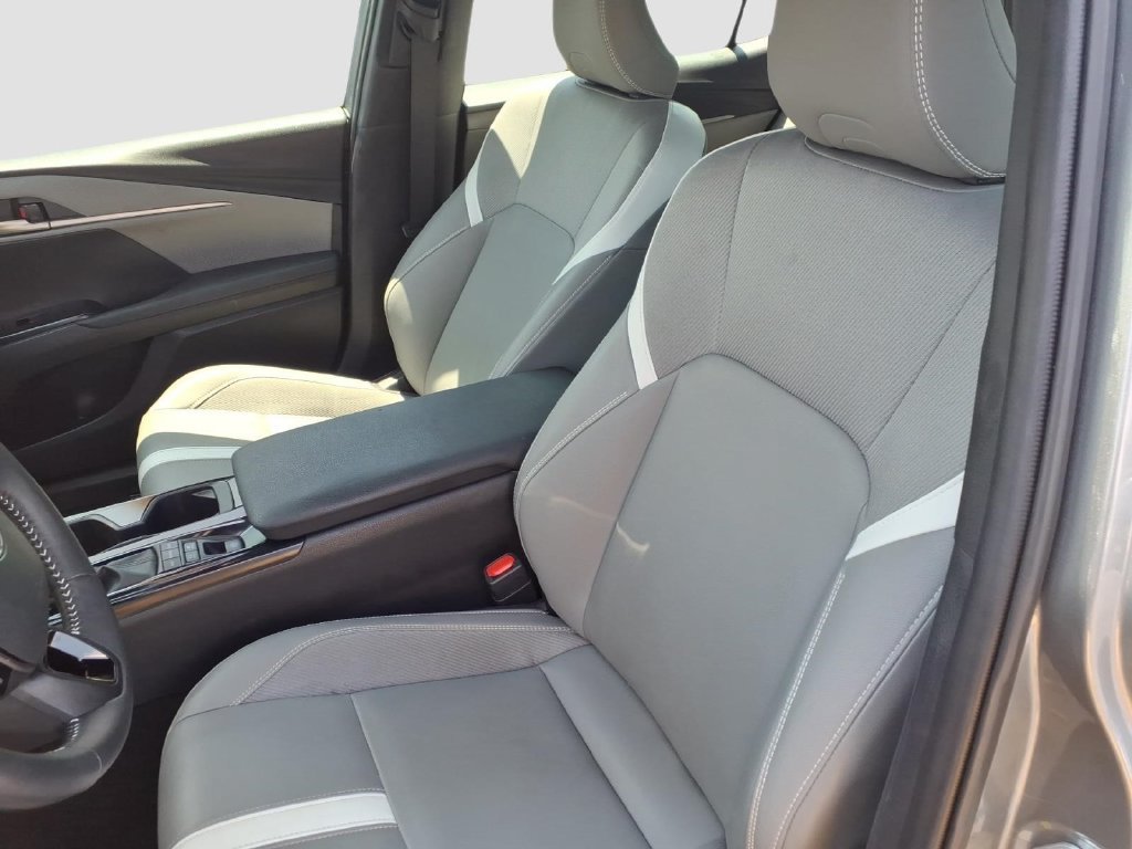 Used 2025 Toyota Camry SE FWD image 17