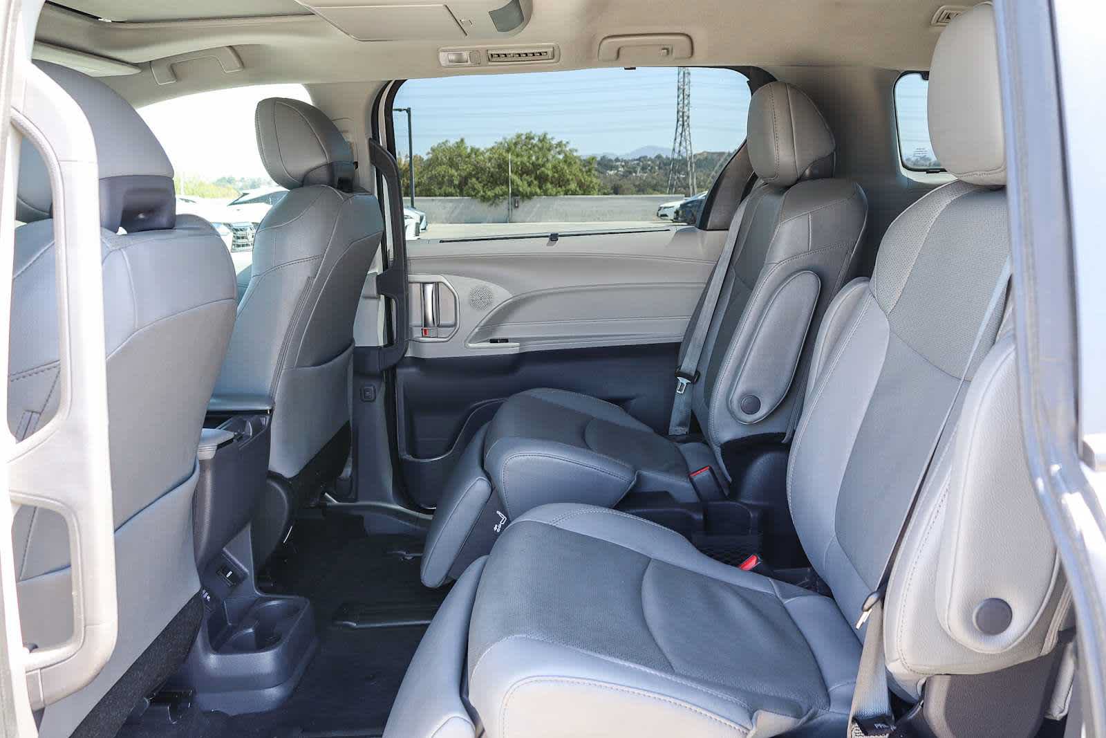 Used 2023 Toyota Sienna Limited AWD/4WD image 21