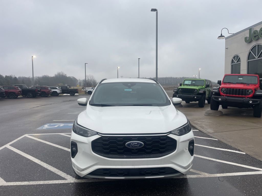 Used 2023 Ford Escape ST-Line Select w/ Tech Pack #2 AWD/4WD image 4