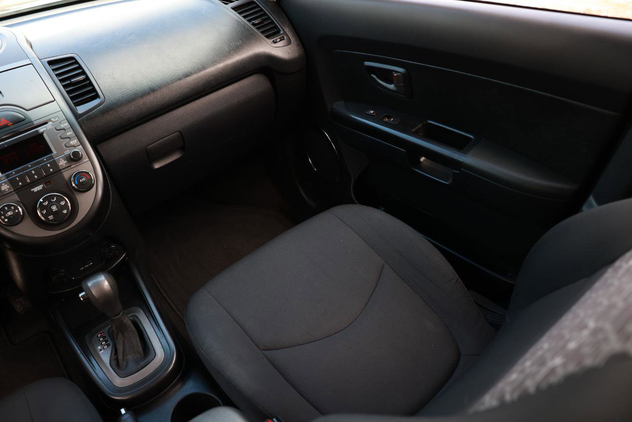 Used 2011 Kia Soul + FWD image 22