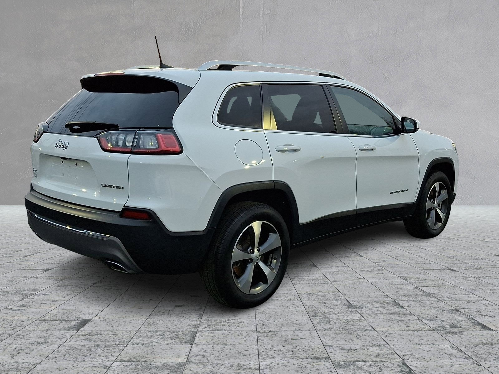 Used 2021 Jeep Cherokee Limited w/ Elite Package image 11