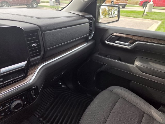 Used 2026 Chevrolet Silverado 1500 LT AWD/4WD image 14