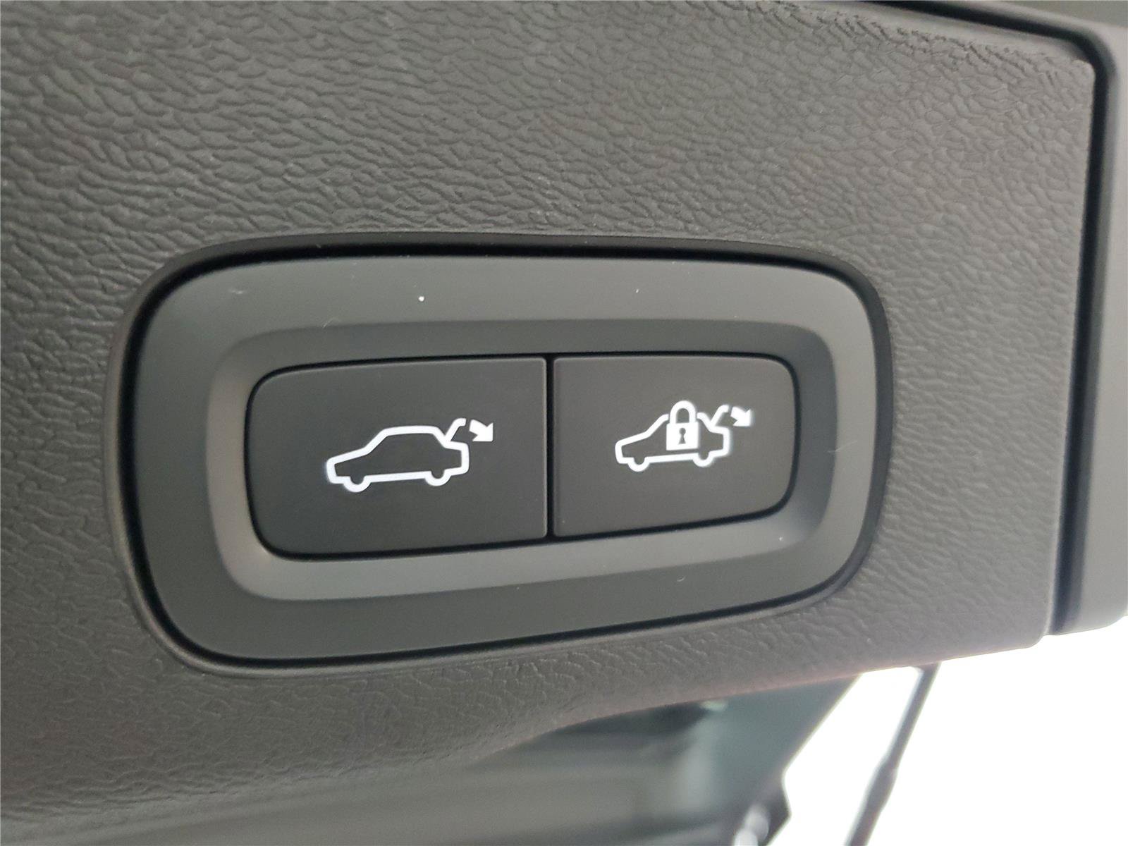 Certified 2025 Volvo XC60 B5 Ultra AWD/4WD image 10