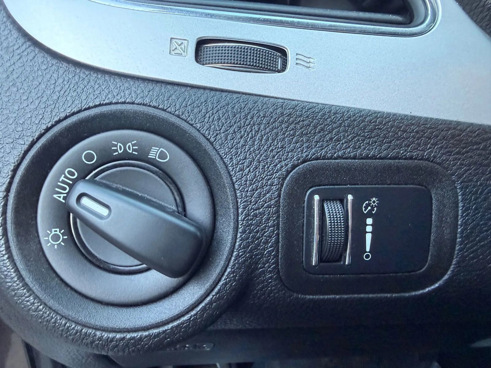 Used 2017 Dodge Journey SE w/ Flexible Seating Group image 14