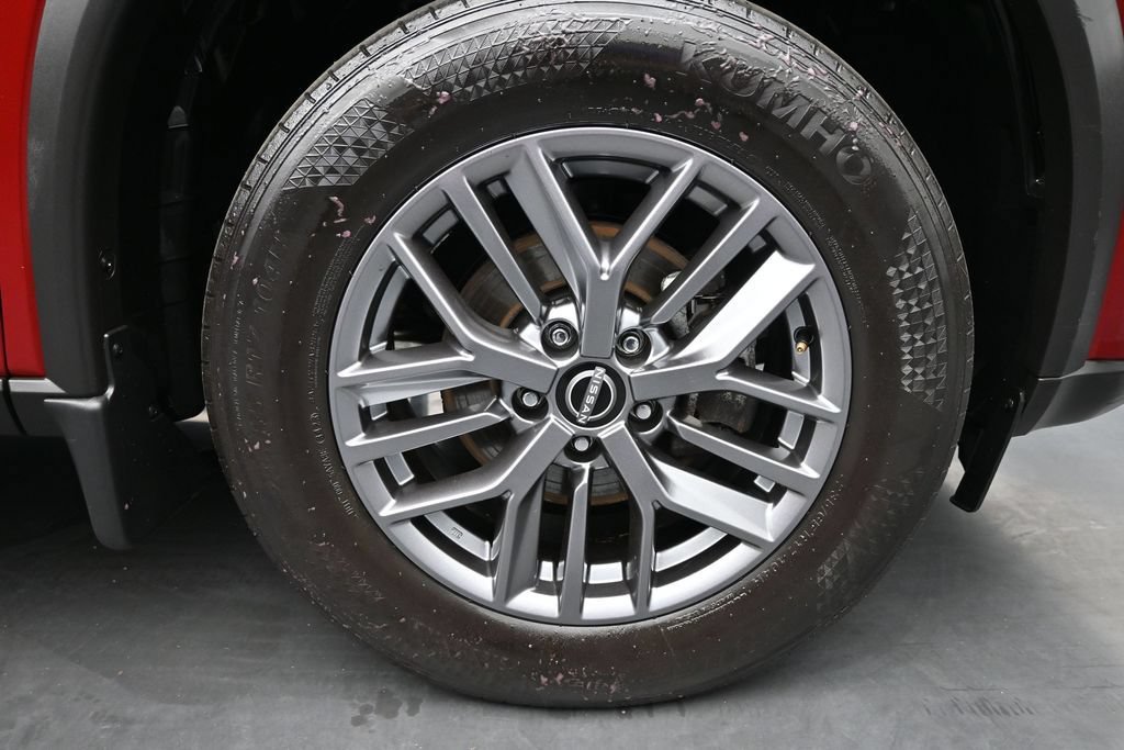 Used 2023 Nissan Rogue S AWD/4WD image 10