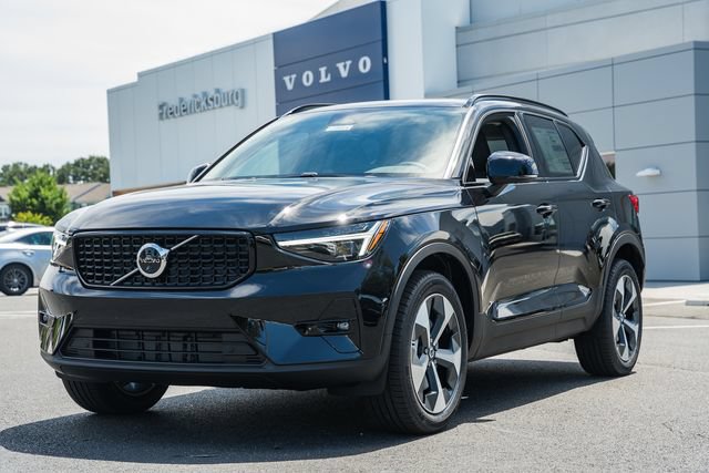 New 2026 Volvo XC40 B5 Plus w/ Protection Package Premier AWD/4WD image 3
