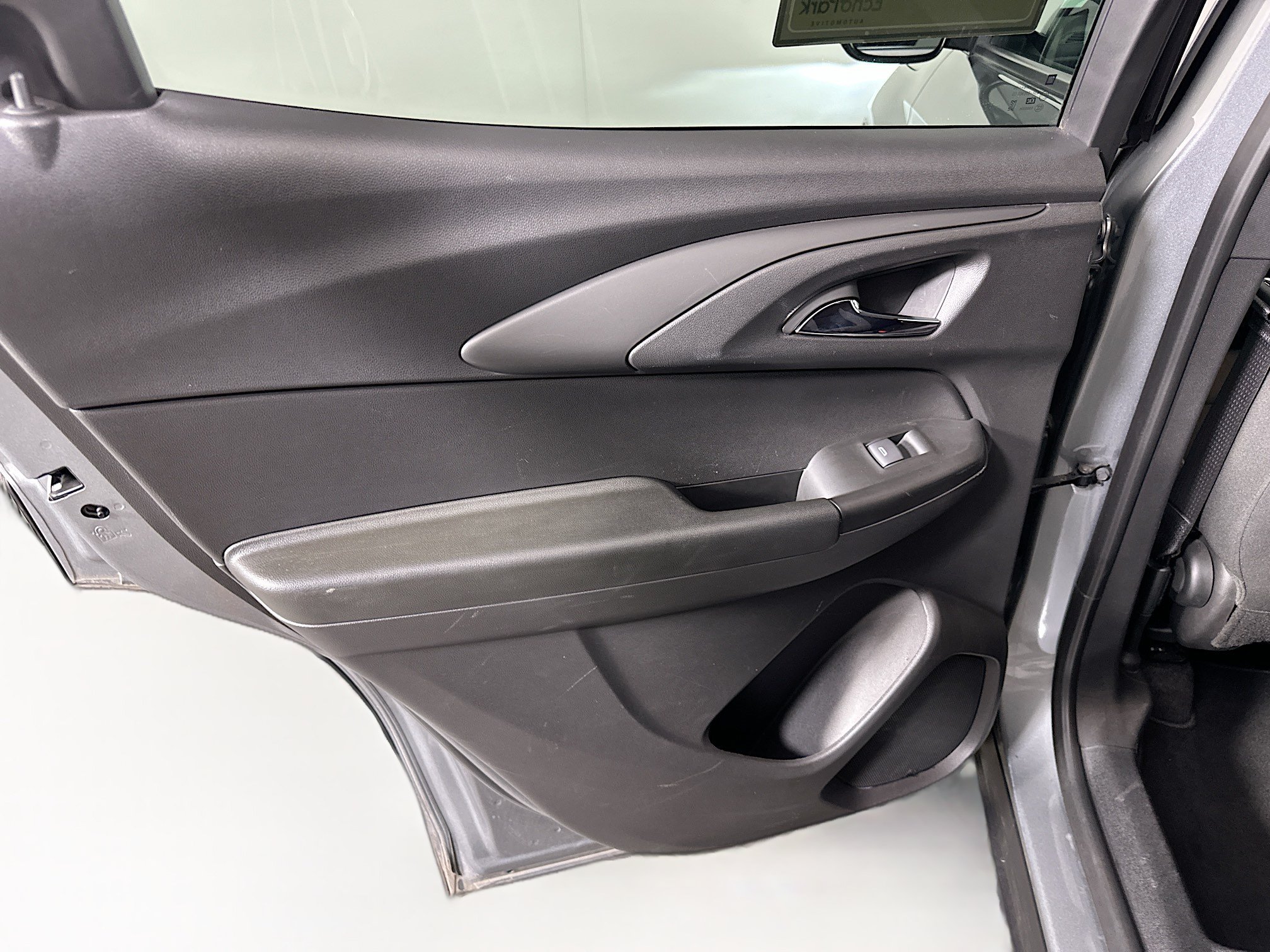 Used 2025 Chevrolet TrailBlazer LT FWD image 24