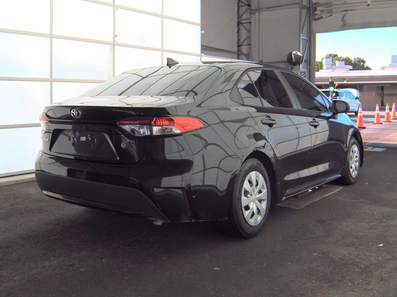 Used 2022 Toyota Corolla L FWD image 6