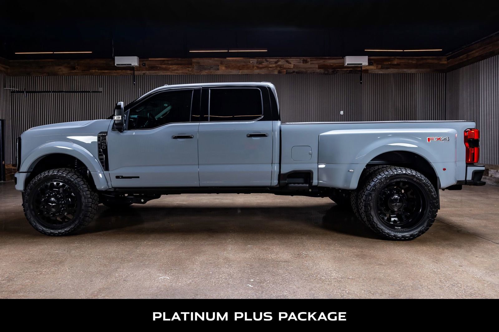Used 2025 Ford F450 Platinum w/ Platinum Plus Package image 6