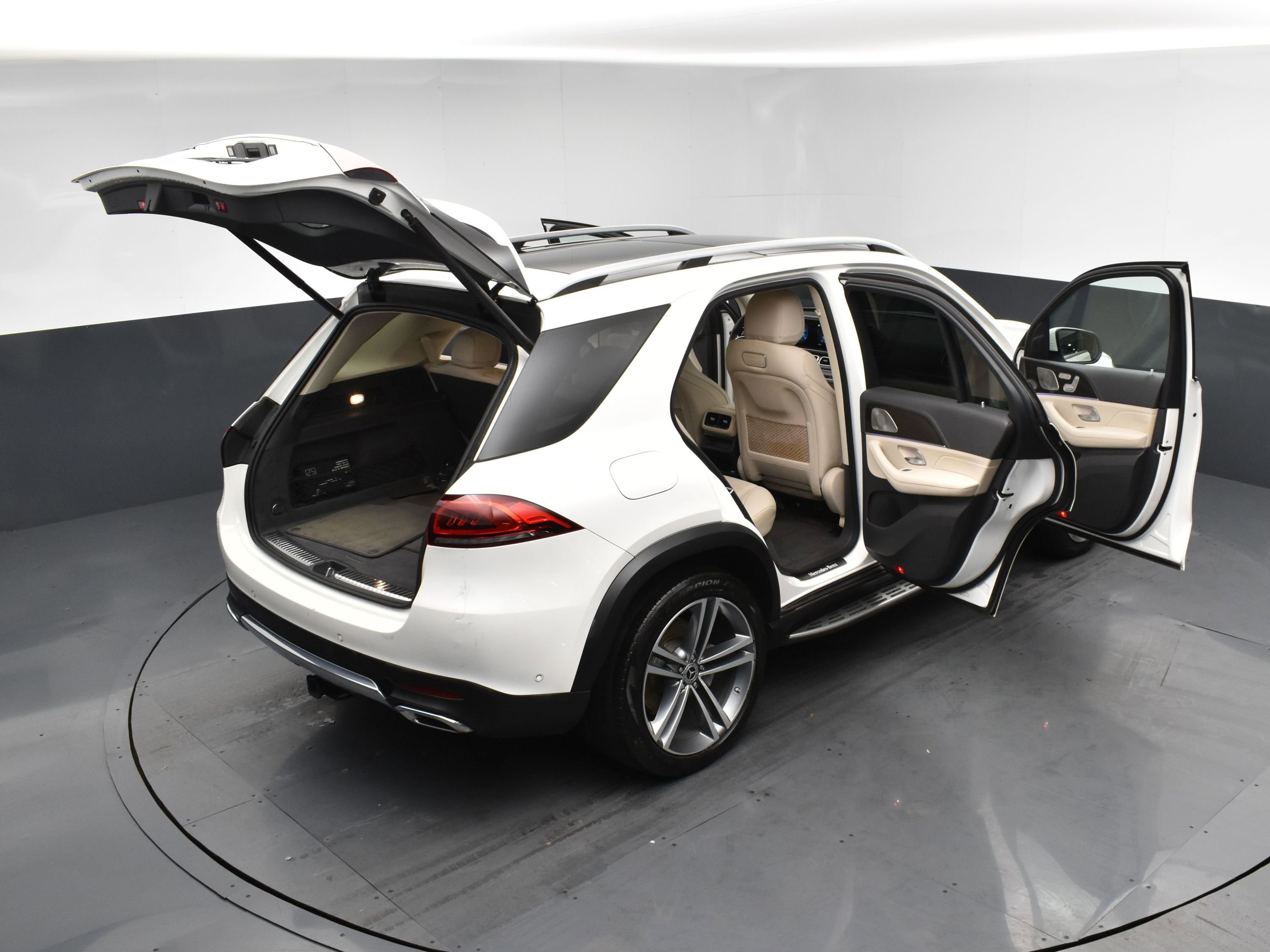 Used 2020 Mercedes-Benz GLE 450 4MATIC w/ MBUX Technology Package image 28