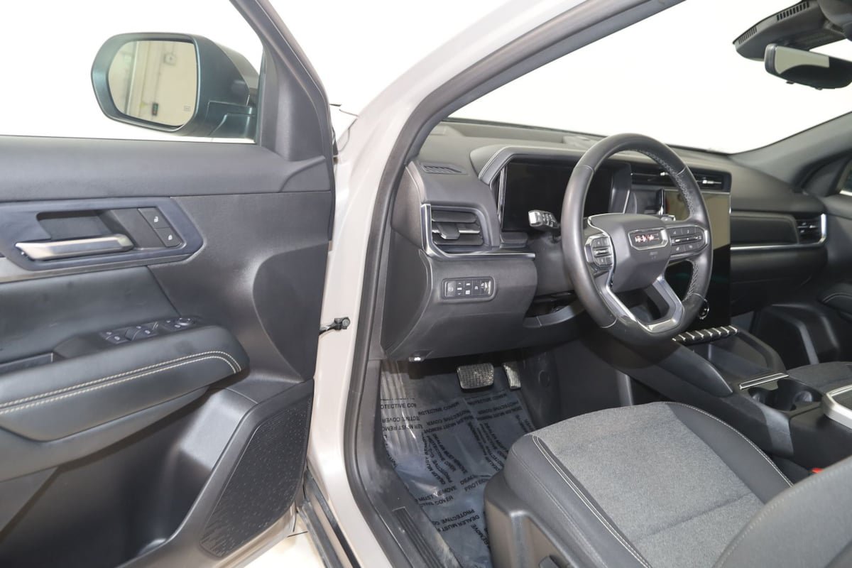 Used 2025 GMC Terrain Elevation w/ Technology Package II AWD/4WD image 43