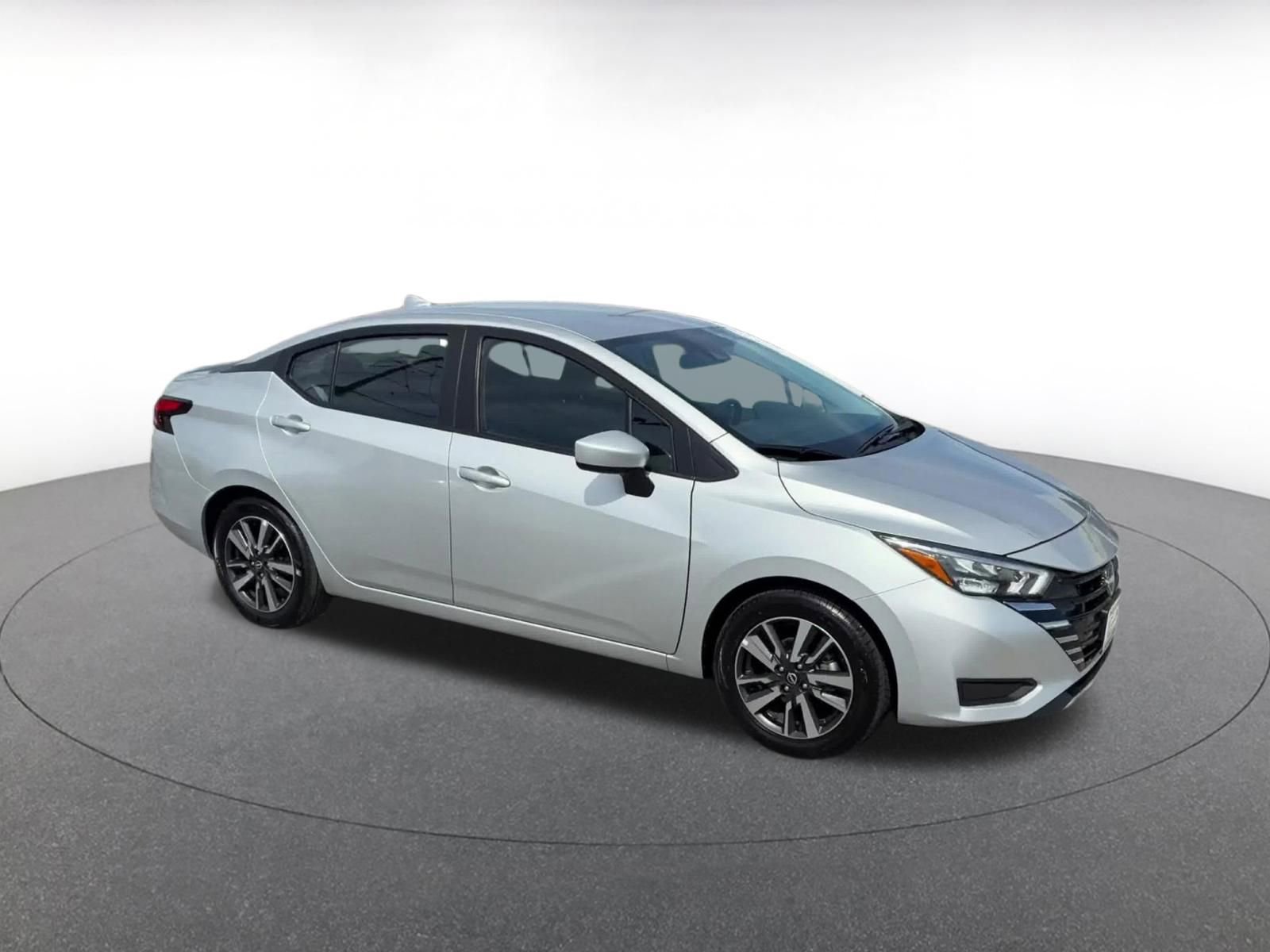 Used 2025 Nissan Versa SV video 2