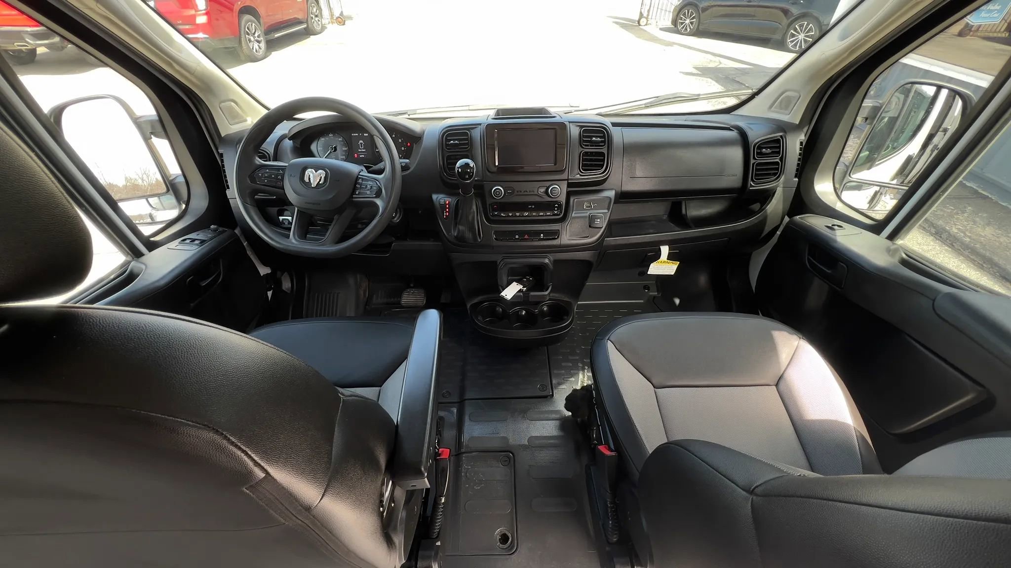 Used 2025 RAM ProMaster 2500 w/ Convenience Group FWD image 17