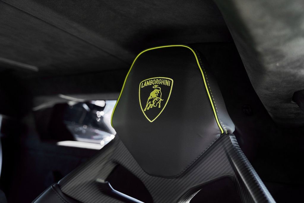 Used 2025 Lamborghini Revuelto AWD/4WD image 48