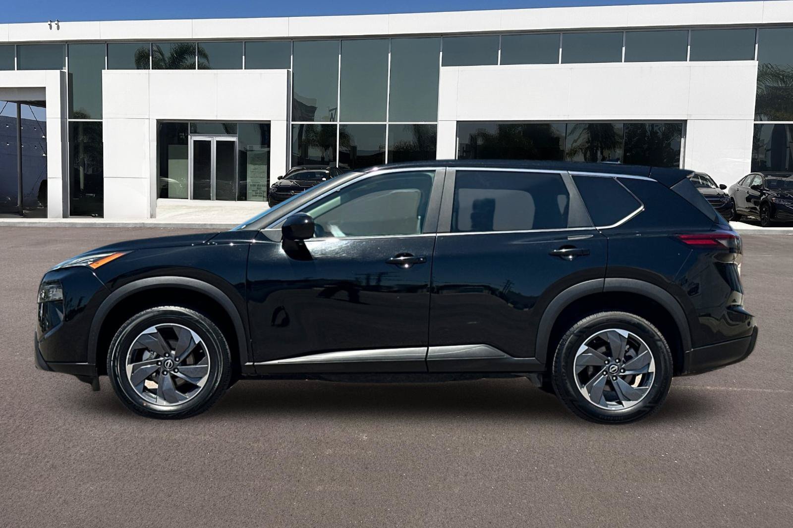 Used 2024 Nissan Rogue SV FWD image 6
