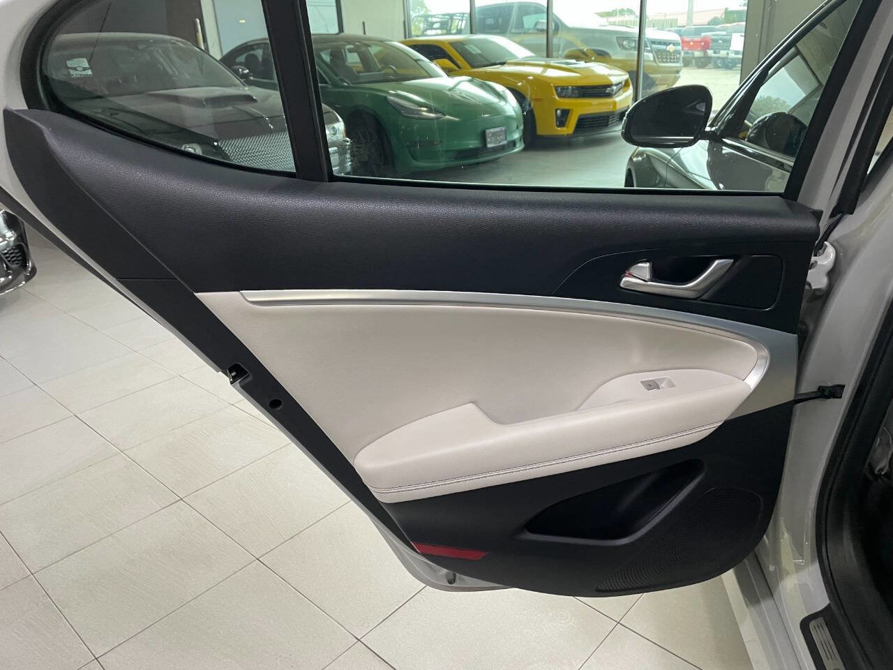 Used 2024 Genesis G70 2.5T image 17