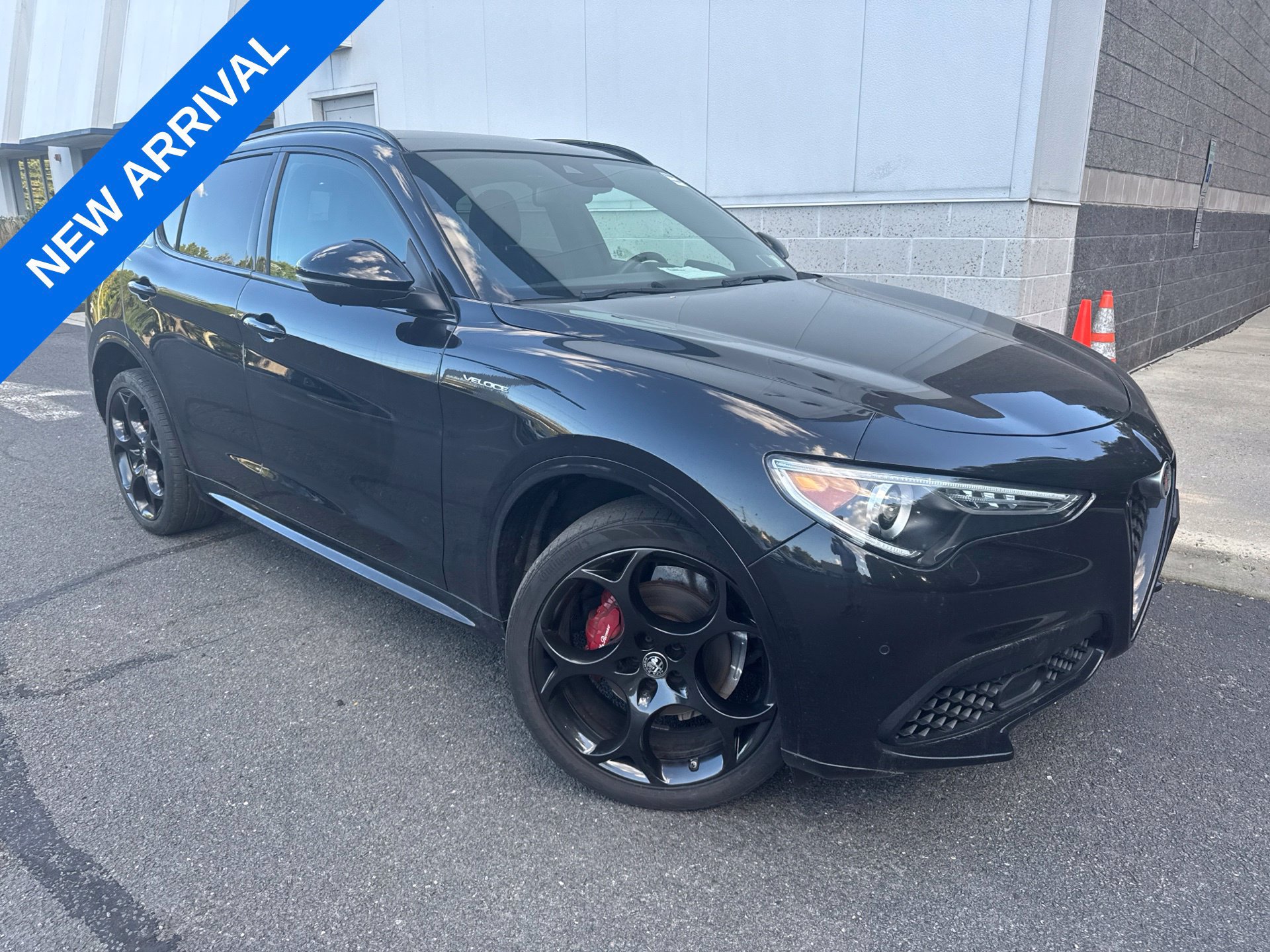 Used 2023 Alfa Romeo Stelvio Veloce AWD/4WD image 1