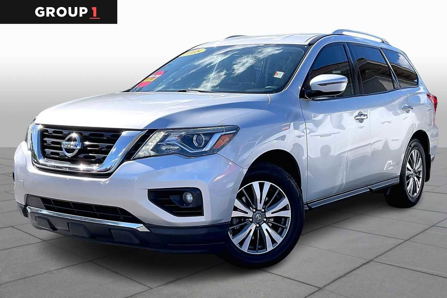 Used 2018 Nissan Pathfinder SV image 1