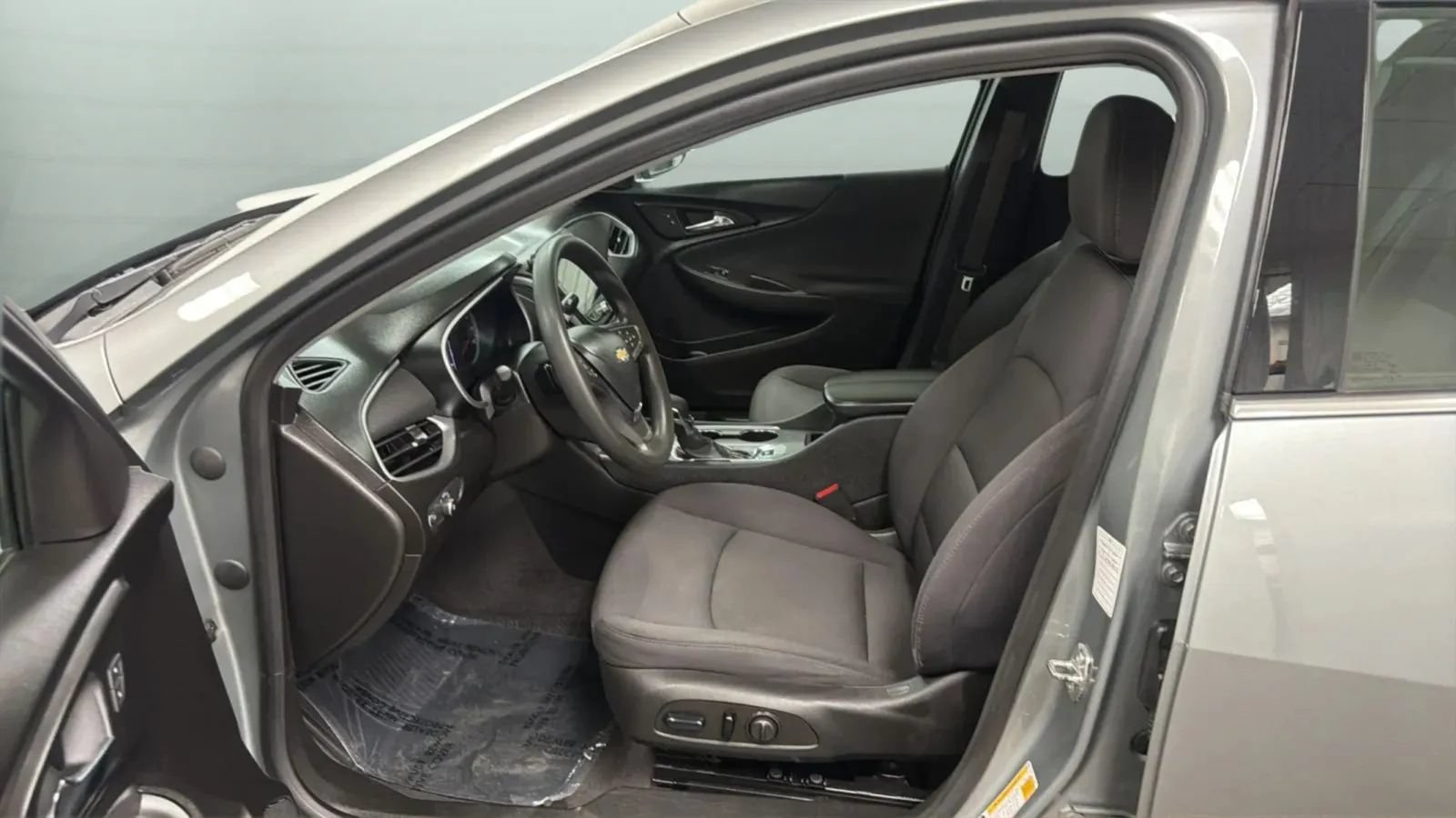Used 2023 Chevrolet Malibu LT FWD image 21