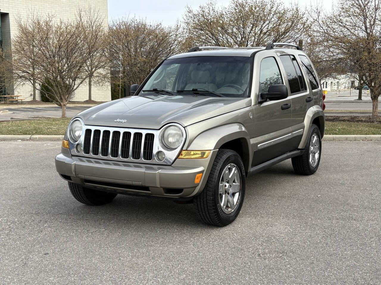 Used 2005 Jeep Liberty Limited image 4