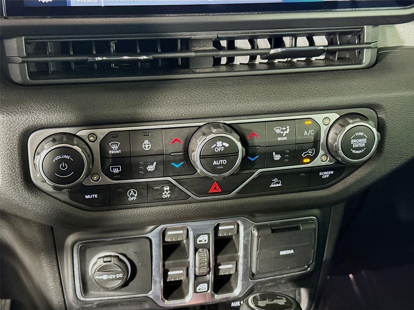 Used 2024 Jeep Wrangler Unlimited Sport AWD/4WD image 16