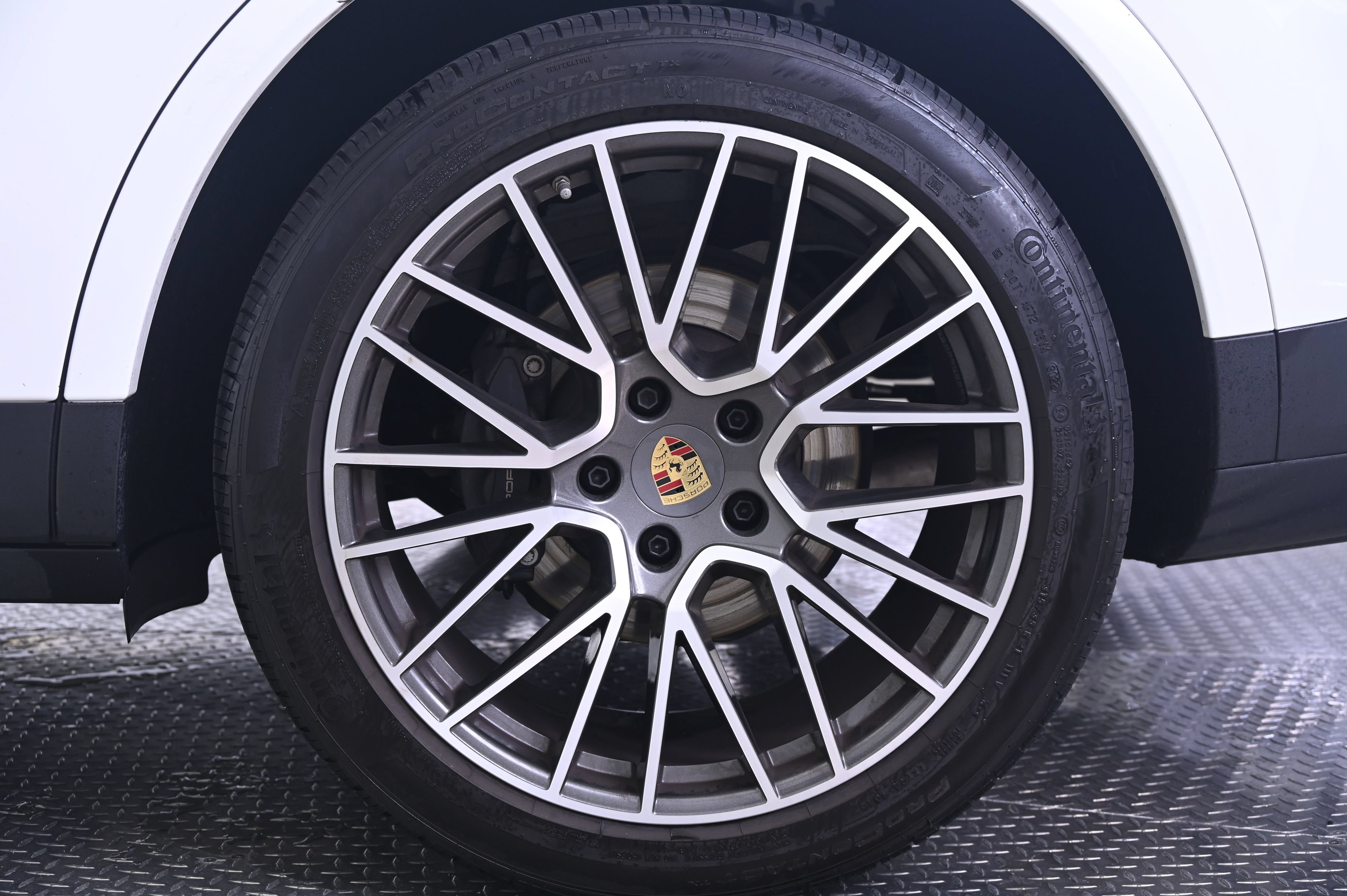 Certified 2023 Porsche Cayenne AWD/4WD image 12