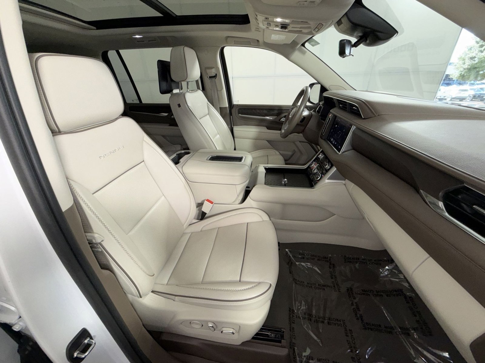 Used 2023 GMC Yukon XL Denali w/ Advanced Technology Package image 28