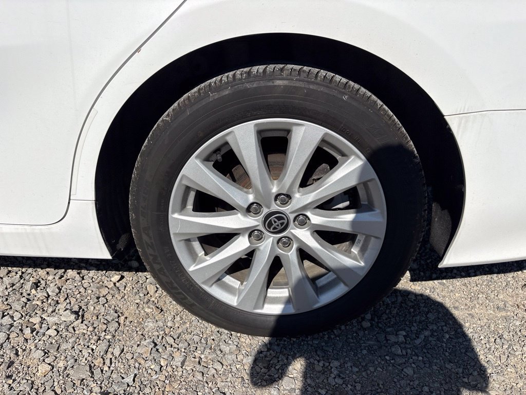 Used 2020 Toyota Camry LE FWD image 5