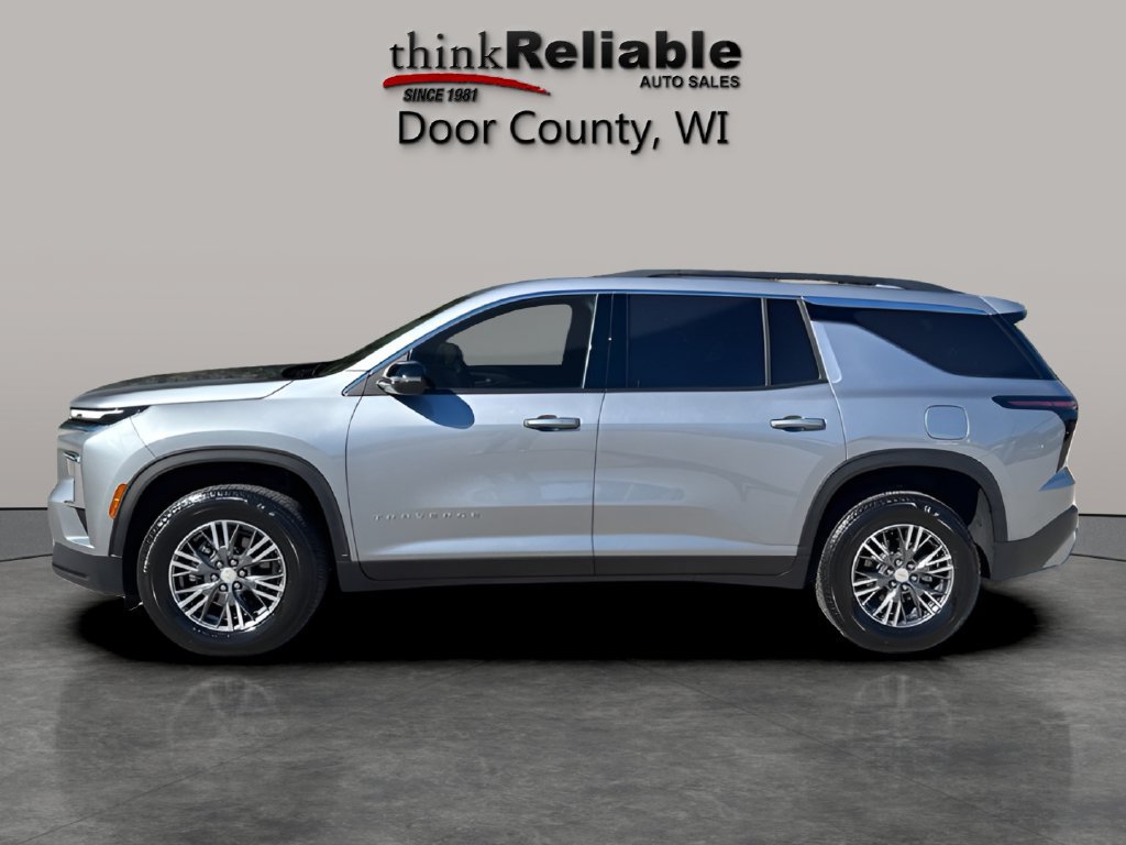 Used 2026 Chevrolet Traverse LT AWD/4WD image 2