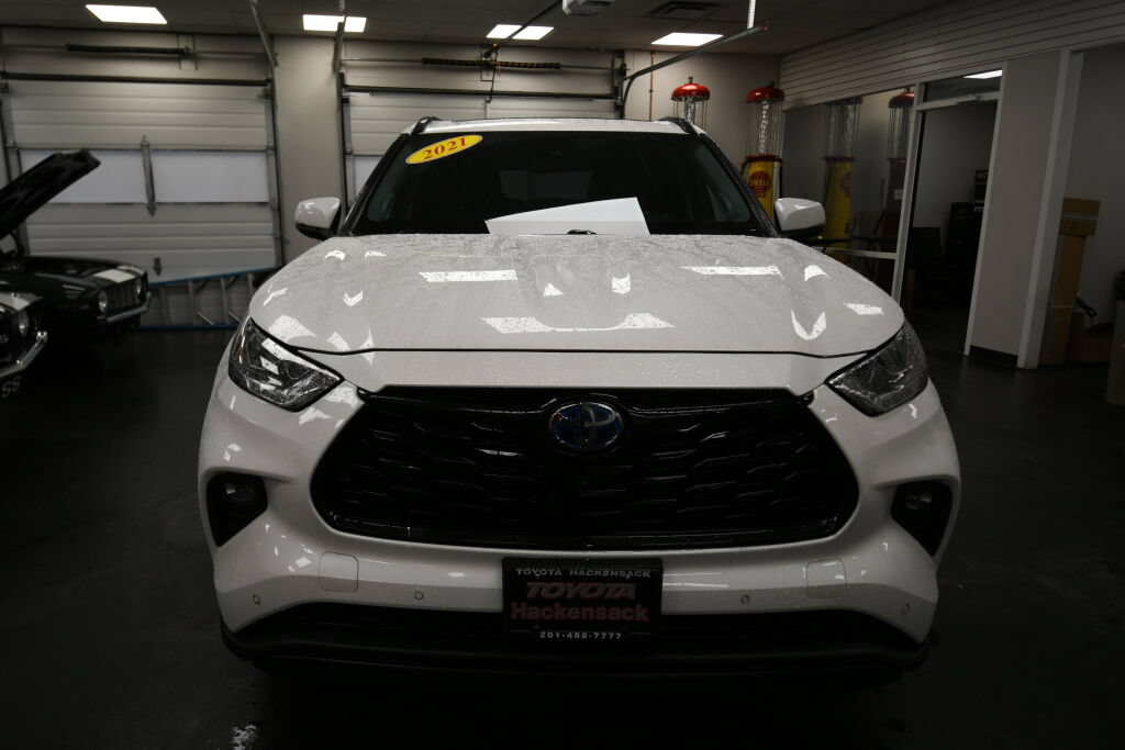 Used 2021 Toyota Highlander Platinum AWD/4WD image 2