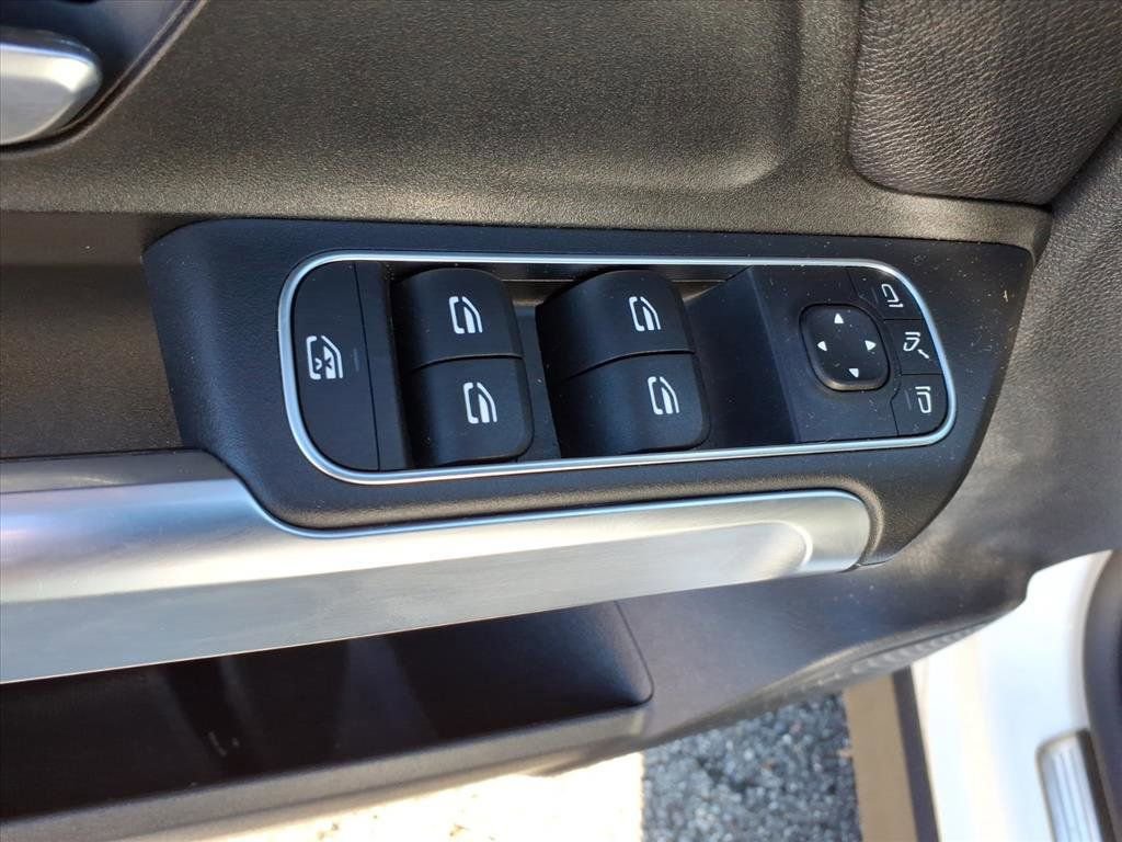 Used 2022 Mercedes-Benz GLB 250 GLB 250 image 24