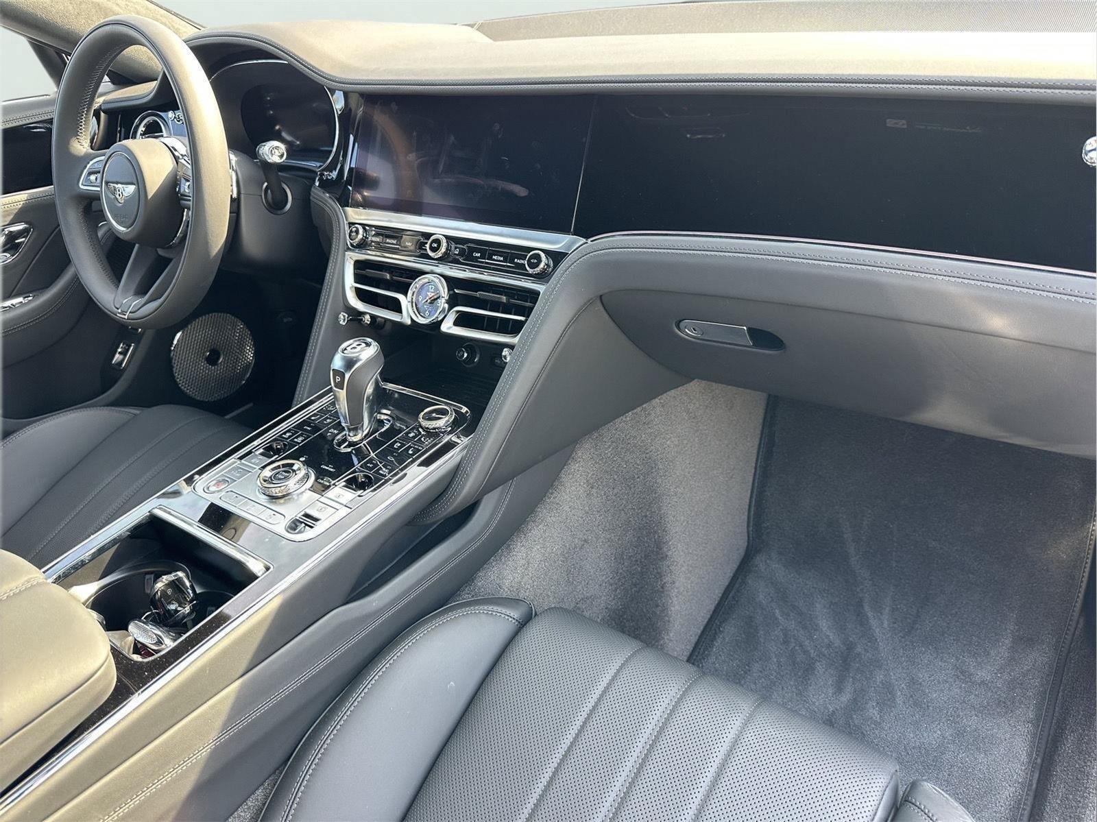 New 2026 Bentley Flying Spur V8 AWD/4WD image 2