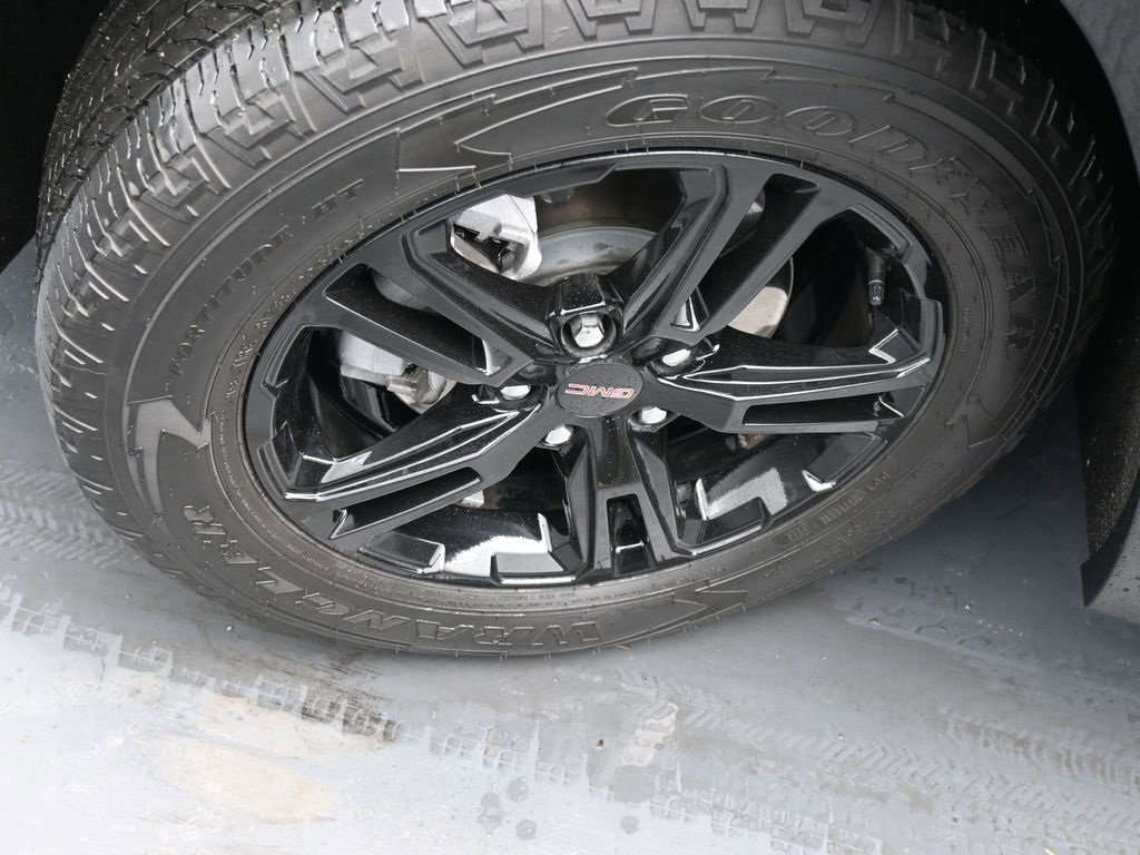 Used 2024 GMC Terrain AT4 w/ Infotainment Package II image 21