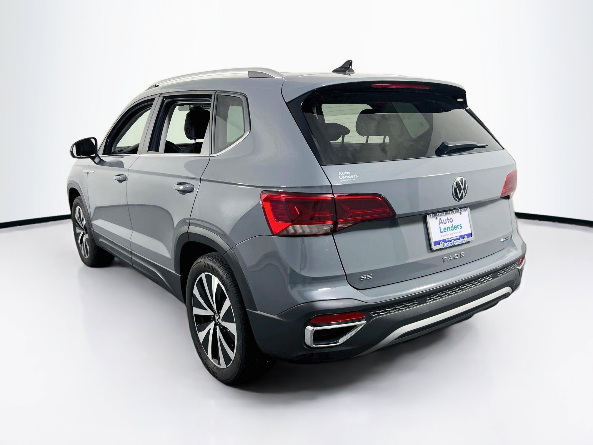 Used 2023 Volkswagen Taos SE AWD/4WD image 7