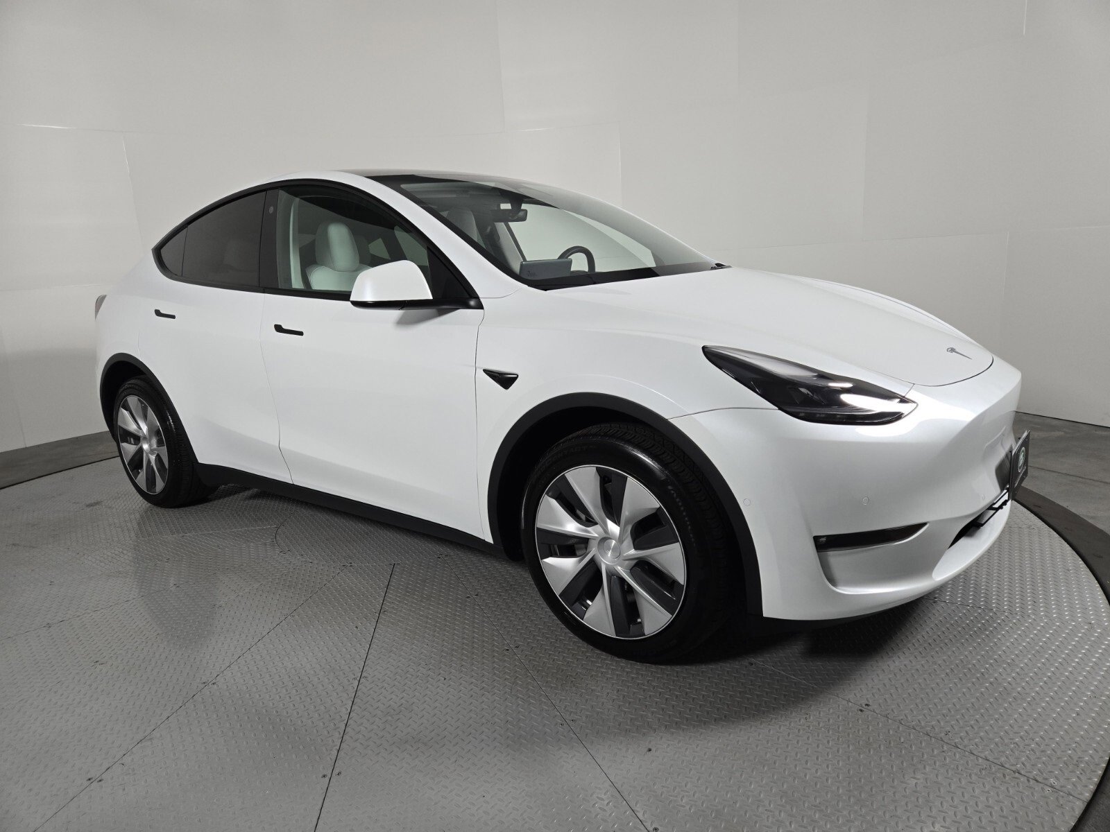 Used 2022 Tesla Model Y Long Range image 15