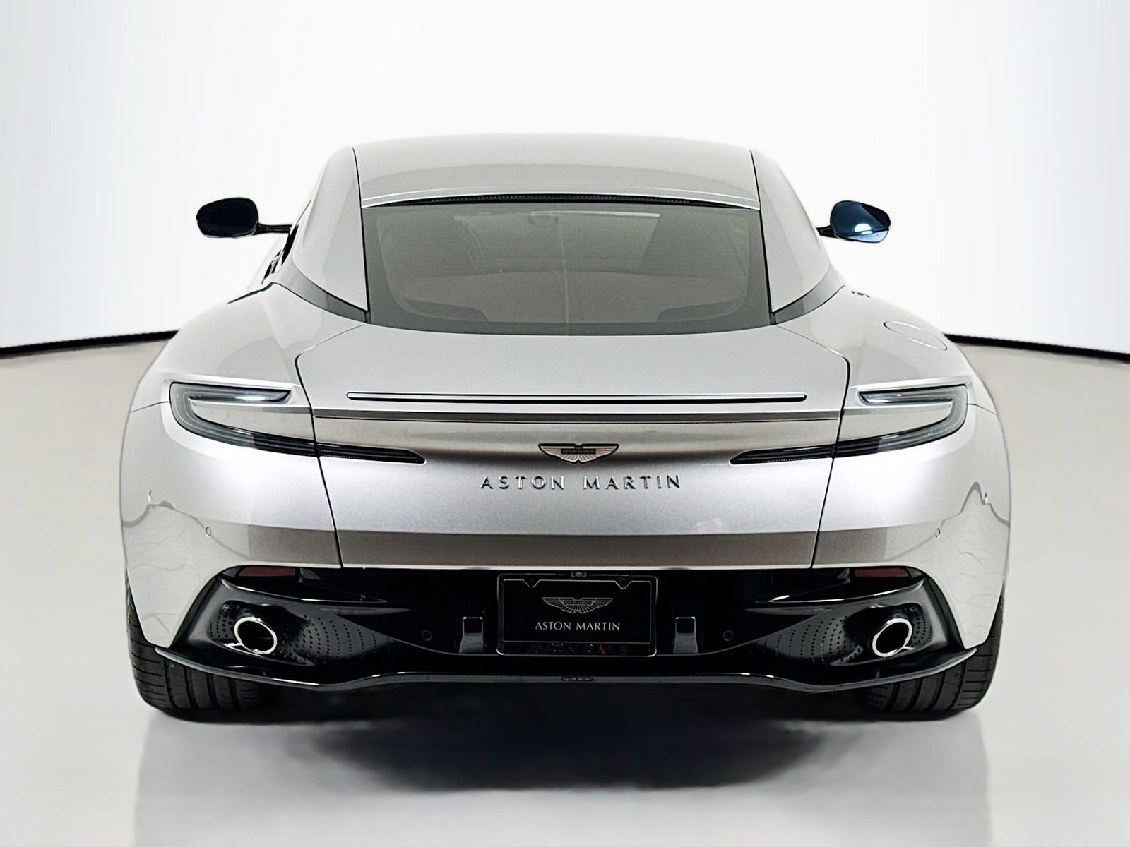 Used 2024 Aston Martin DB12 Coupe RWD image 6