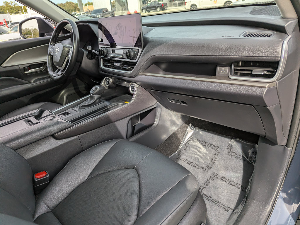 Used 2025 Toyota Grand Highlander AWD image 36