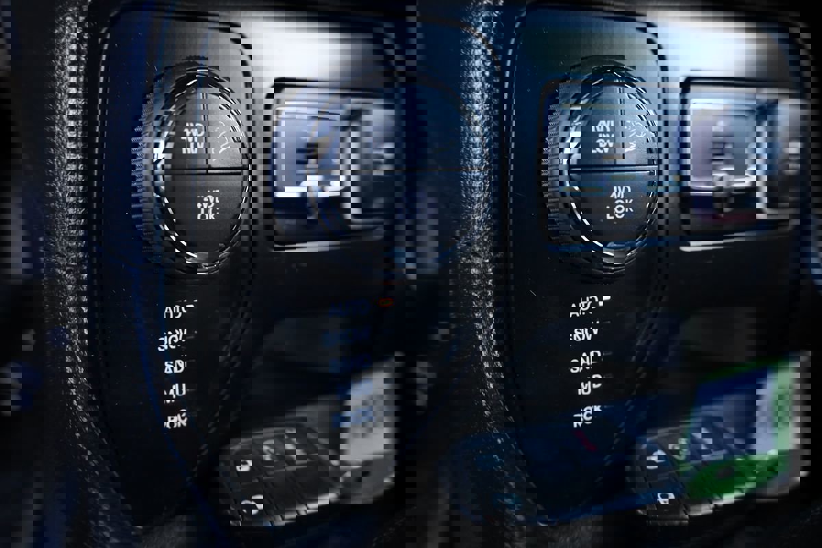 Used 2015 Jeep Renegade Trailhawk w/ Popular Equipment Group image 26