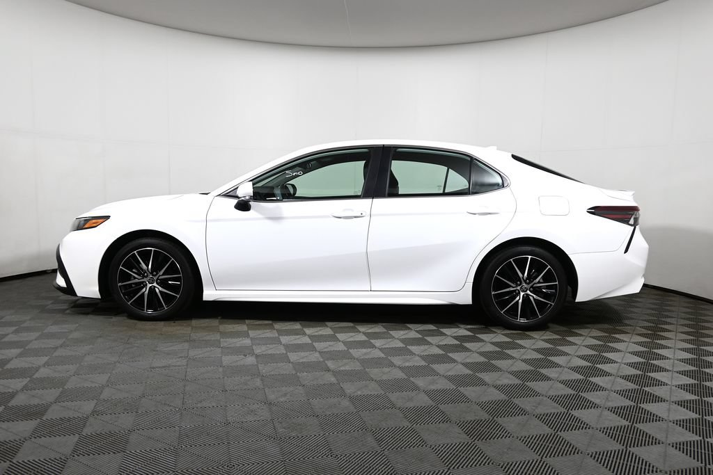 Used 2024 Toyota Camry SE w/ Cold Weather Package FWD image 2