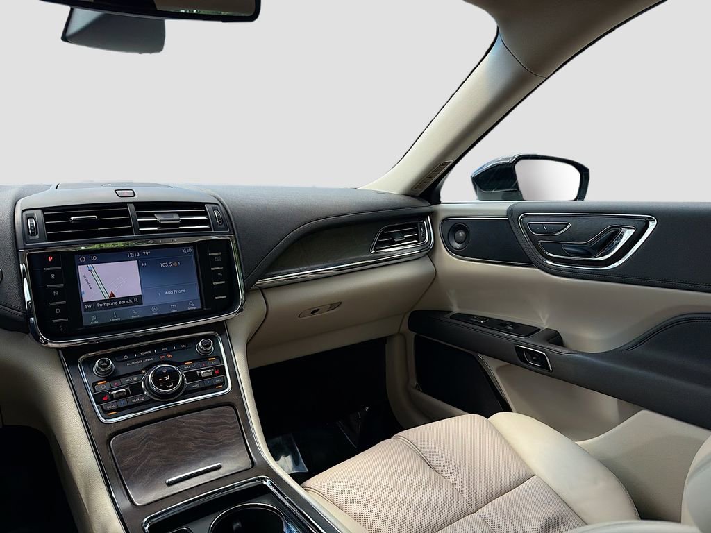 Used 2020 Lincoln Continental w/ Premium Package image 25