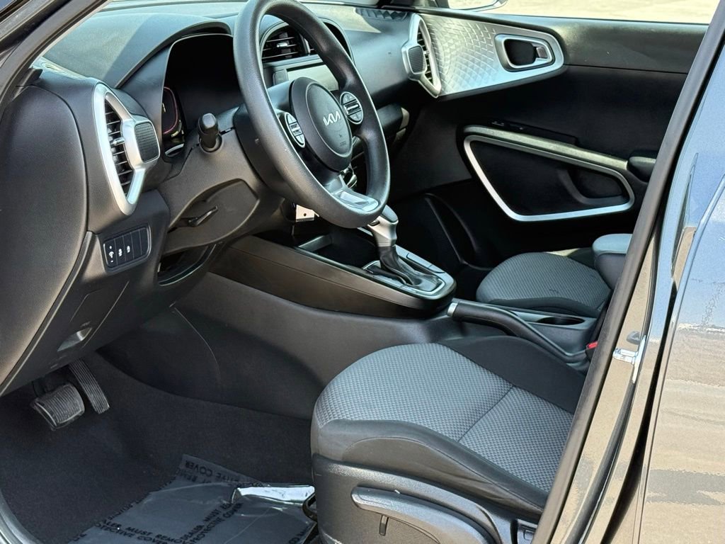 Used 2024 Kia Soul LX w/ Option Group 015 FWD image 6